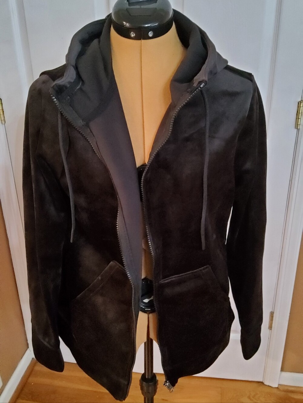 Time and Tru Women's Black Velour Zip-Up Hoodie Size M (8–10) NWT